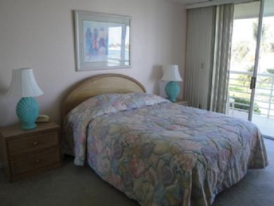 Master bedroom with queen bed